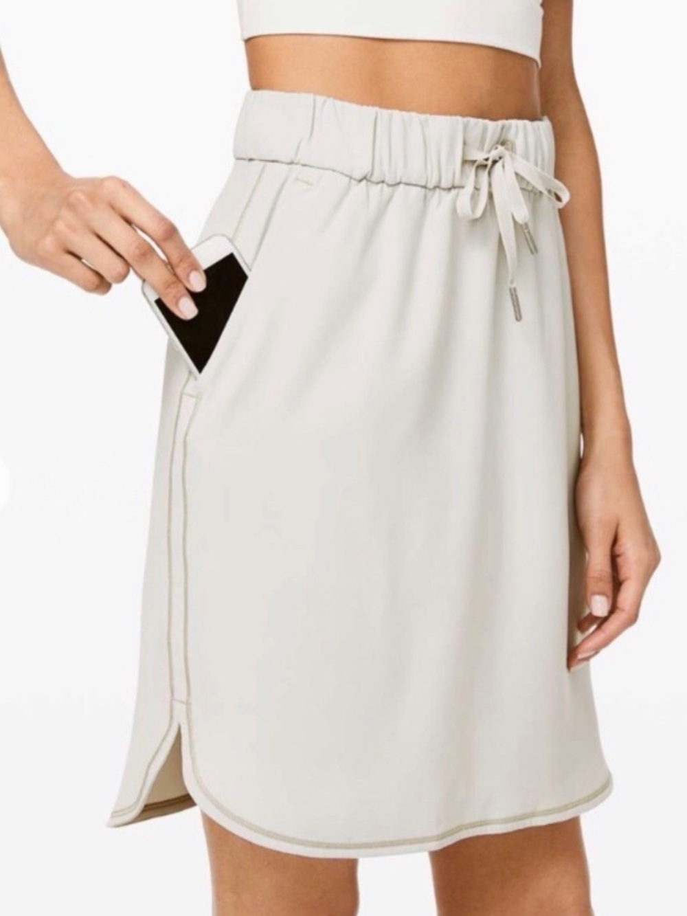 LULULEMON WOVEN ON THE FLY SKIRT SIZE 8 silverstone